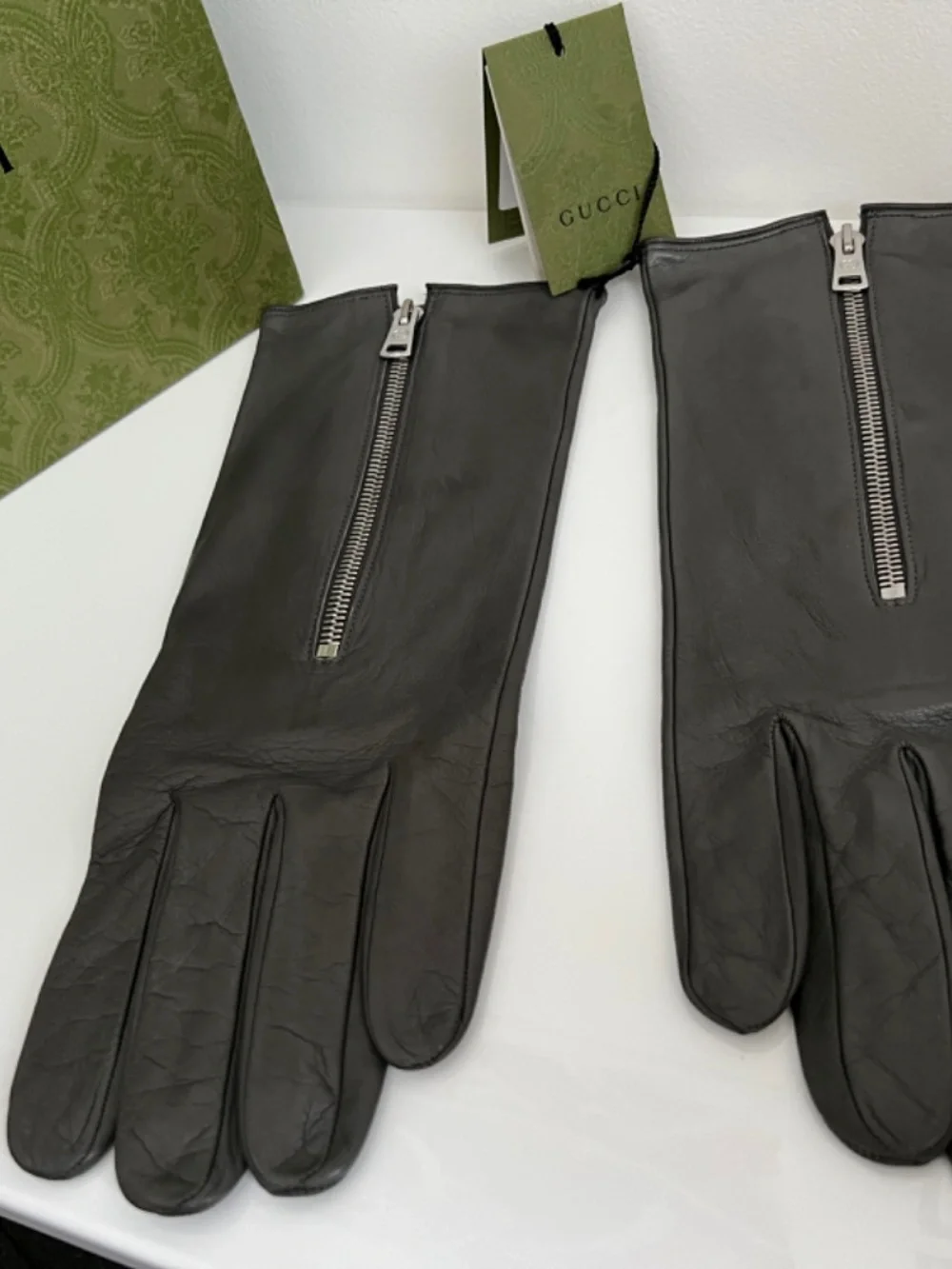 Gucci Lambskin Leather Gloves with Zipper Size L Silk Lining $900 Retail Unisex